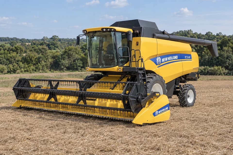 Imagen referencial de Cosechadora New Holland TC 5.90, año declarado 2022; no corresponde al bien específico del edicto. Imagen referencial de Cosechadora New Holland TC 5.90, año declarado 2022; no corresponde al bien específico del edicto.