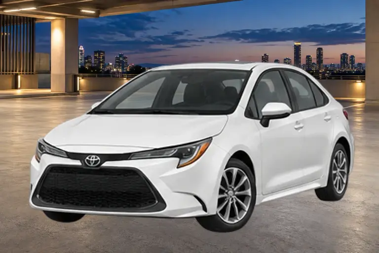 Imagen referencial de Toyota Corolla, año 2019, diseño 2019–2023, color Blanco aproximado. No es una fotografía del vehículo rematado. Imagen referencial de Toyota Corolla, año 2019, diseño 2019–2023, color Blanco aproximado. No es una fotografía del vehículo rematado.