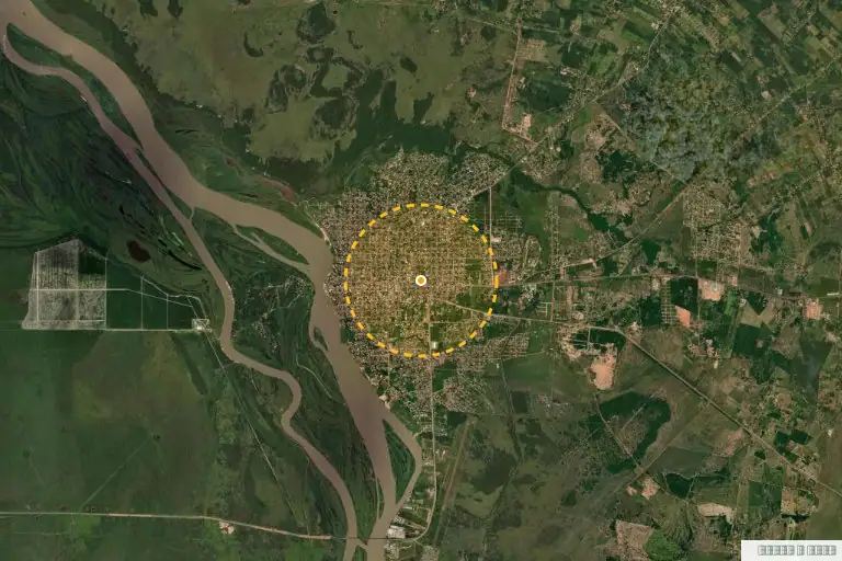 Vista satelital de Concepción, Paraguay. Zona municipal referencial del inmueble en remate; el círculo no delimita la parcela.