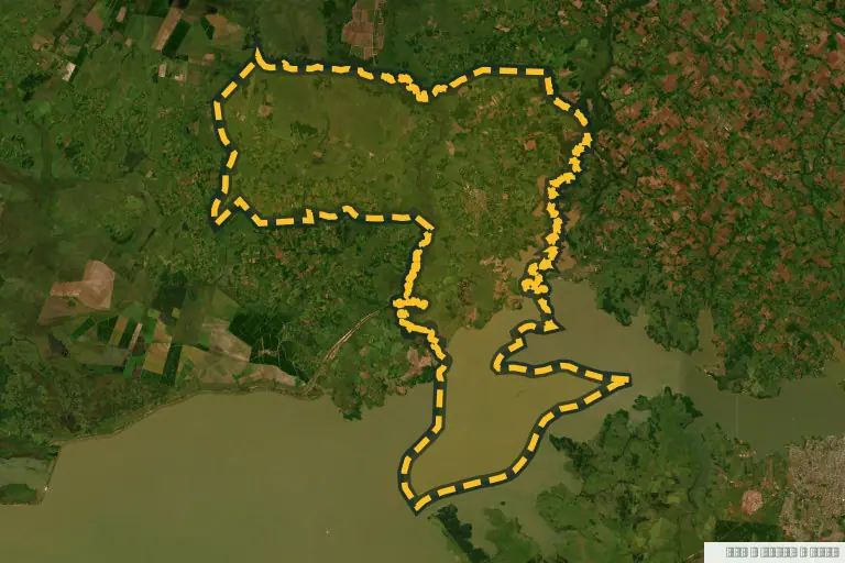 Vista satelital de Coronel Bogado, Paraguay. Zona de referencia del inmueble en remate; no delimita la parcela ni identifica el inmueble.