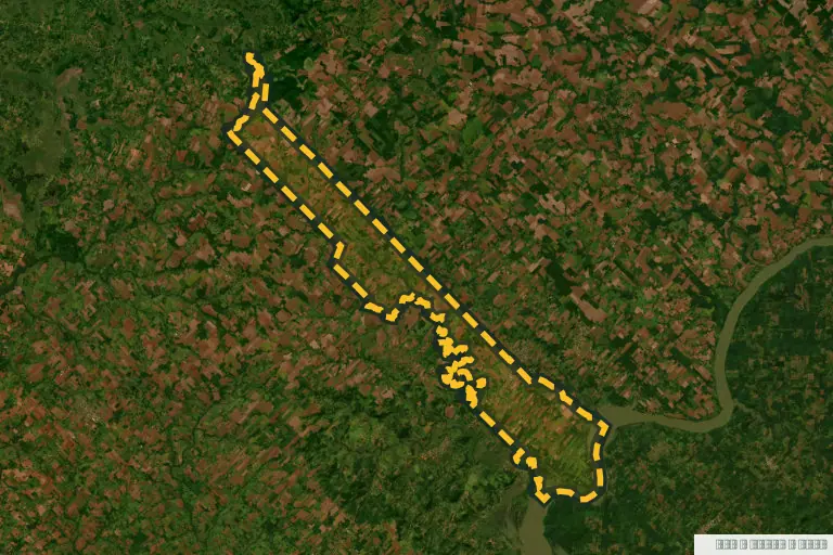 Vista satelital de Hohenau, Paraguay. Zona municipal referencial del inmueble en remate; el círculo no delimita la parcela. Vista satelital de Hohenau, Paraguay. Zona municipal referencial del inmueble en remate; el círculo no delimita la parcela.