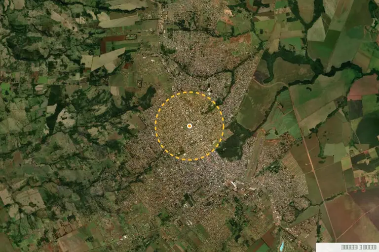 Vista satelital de Pedro Juan Caballero, Paraguay. Zona de referencia del inmueble en remate; no delimita la parcela ni identifica el inmueble.